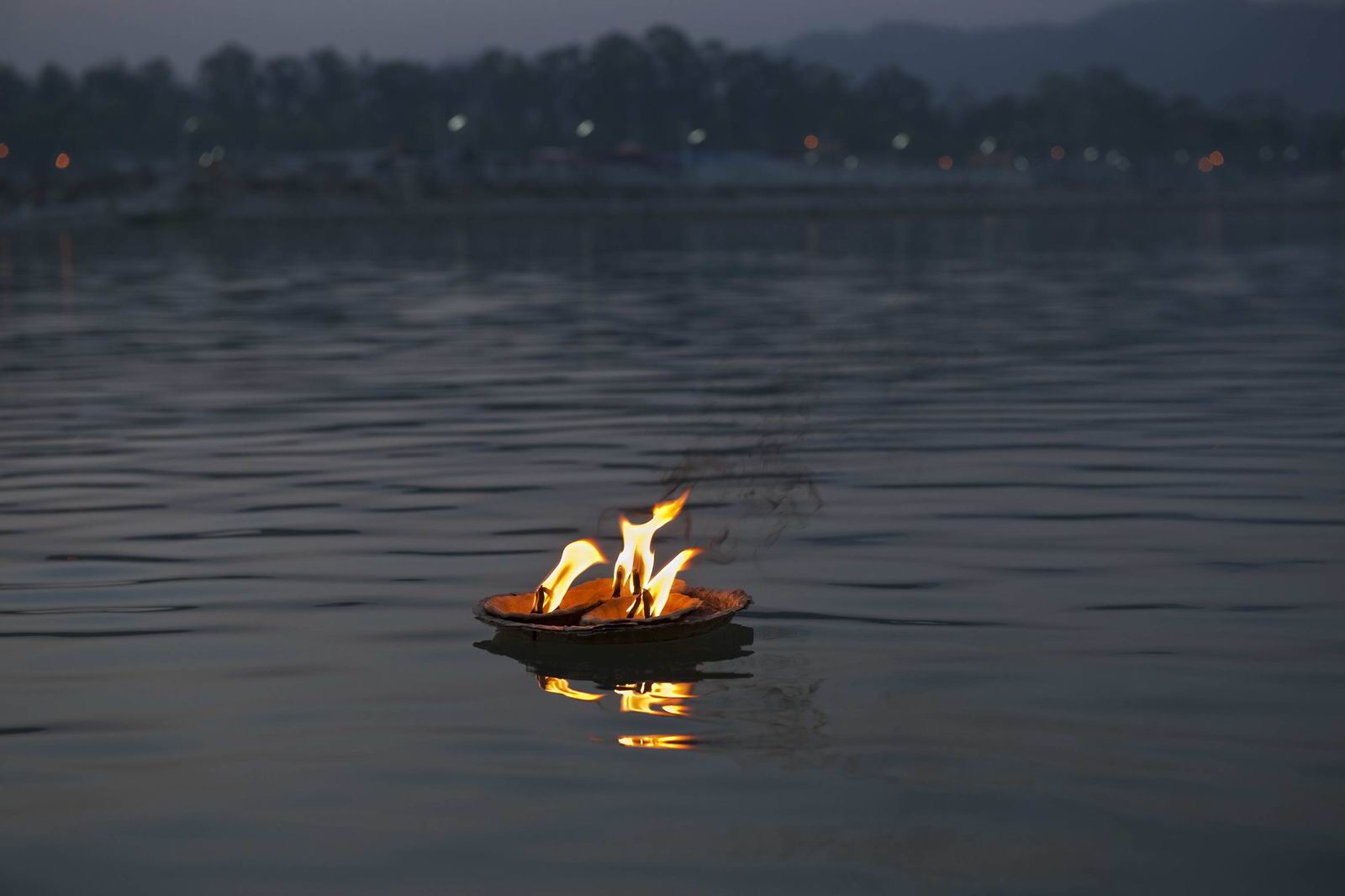 PrayerOnGanges-2010-Haridwar_D3Y5727_2_resize