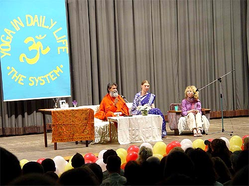 Lecture in Kiev, where a part of the Swamiji\'s talk was in Hindi with direct translation into Ukrainian