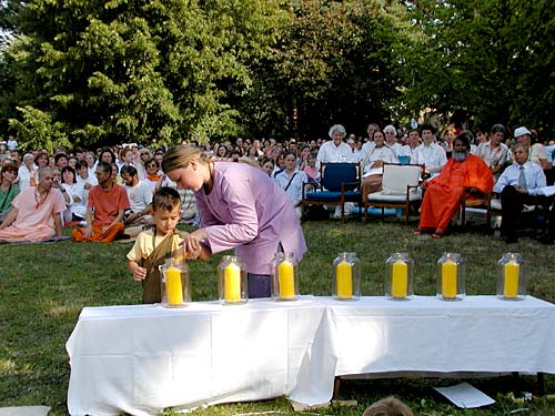 Children lit the candles to open the Conference