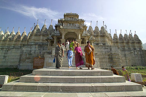 Visiting famous Jain temple in Ranakhpur (photo: Swami Chidanand)