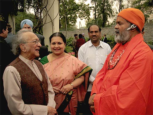 His Holiness Swamiji with famous sitar musician Ravi Shankar and his wife