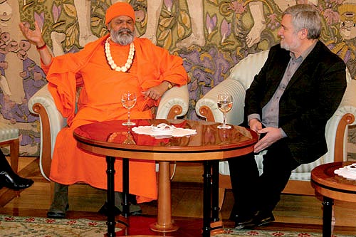 His Holiness Mahamandaleshwar Paramhans Swami Maheshwarananda with the Deputy Mayor of Ljubljana, Mr. Pavlica