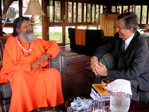 His Holiness Mahamandaleshwar Paramhans Swami Maheshwarananda with Ambasador of Republic of Croatia to South Africa, His Excellency Dr. Mitko Zupanic