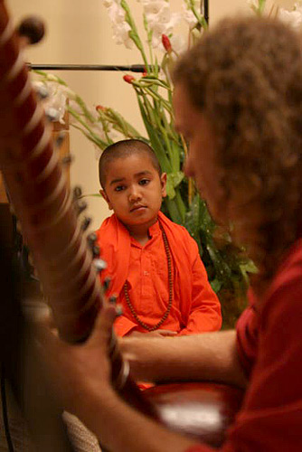 Swami Avatarpuriji listens to Sitar by Nadanand