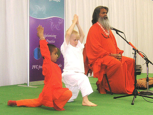 Avatar Puriji and his Australian friend demonstrate Khatu Pranam under Swamiji's guidance, at the Sydney Yoga Expo 2006