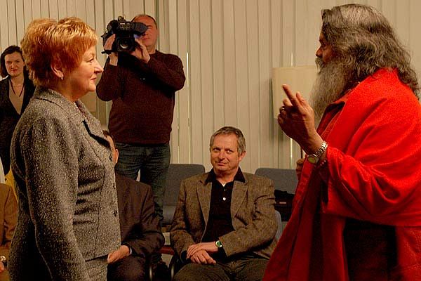 Public lecture by His Holiness Swamiji in Ljubljana - meeting the former Ljubljana mayor, Mrs. Danica Simsic